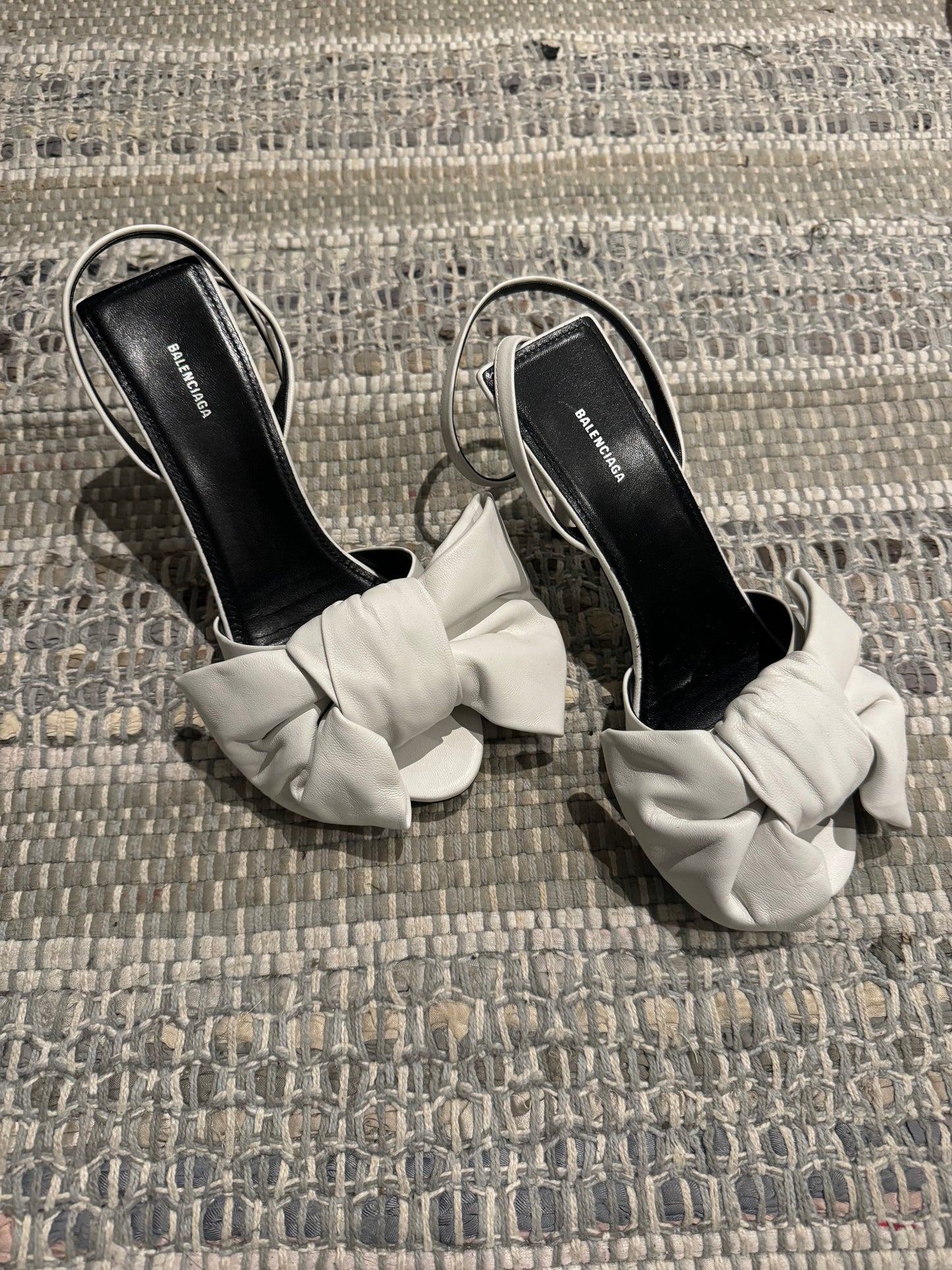 BALENCIAGA white sandals size 6.5