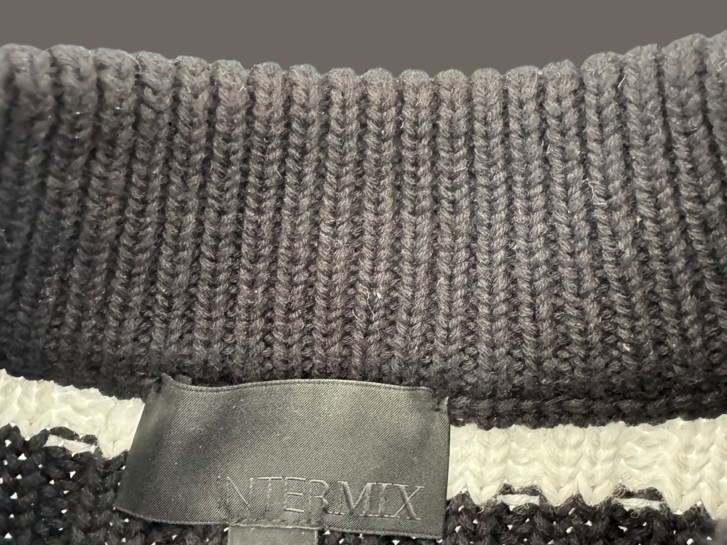 INTERMIX knit vest size small